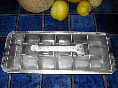 VTG Metal Ice Cube Aluminum Tray Lift Release Handle 18 Cubes Retro Freezer Box 